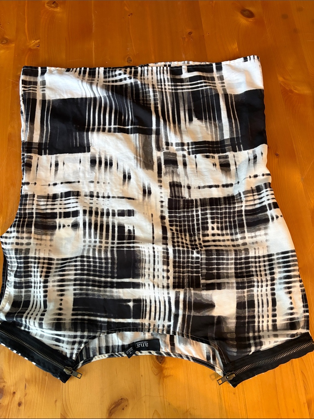 a.n.a ~ Black & White Tye Dye Plaid Print Top Zipper Shoulder